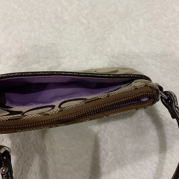 Coach wristlet - Picture 4 of 4